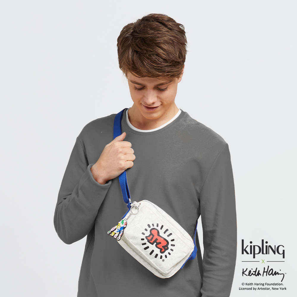 Kipling x Keith Haring 限量聯名系列街頭塗鴉前後加寬收納側背包-ABANU