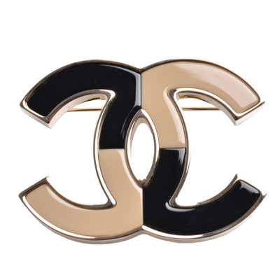 CHANEL 經典雙色琺瑯雙C LOGO造型胸針(奶茶色)