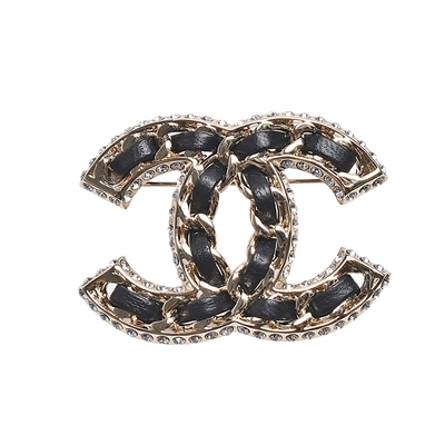 CHANEL 經典雙C LOGO皮革穿繞水鑽點綴造型胸針(金色)