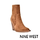 NINE WEST GORGEEN 尖楦頭麂皮高跟踝靴-焦糖棕 product thumbnail 1