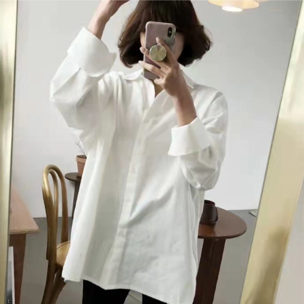 MOCO男友風袖可反折素面側開叉開釦寬鬆襯衫M~XL (白色)