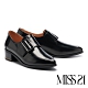 高跟鞋 MISS 21 復古率性大方釦尖頭粗高跟鞋－黑 product thumbnail 1