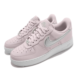 Nike 休閒鞋 Air Force 1 07 ESS 女鞋 經典 AF1 金屬LOGO 皮革 球鞋穿搭 粉白 DD1523-500