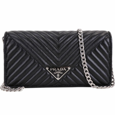 PRADA Diagramme WOC 絎縫納帕皮革手拿鍊帶包(黑色)