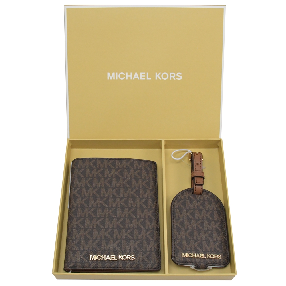 MICHAEL KORS GIFTABLE 經典印花行李吊牌護照夾禮盒組(深咖)