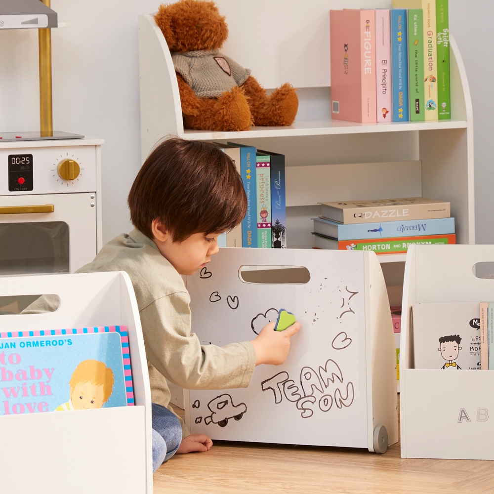 Teamson簡約三件組兒童移動式磁貼繪板展示書架(附貼紙)-白