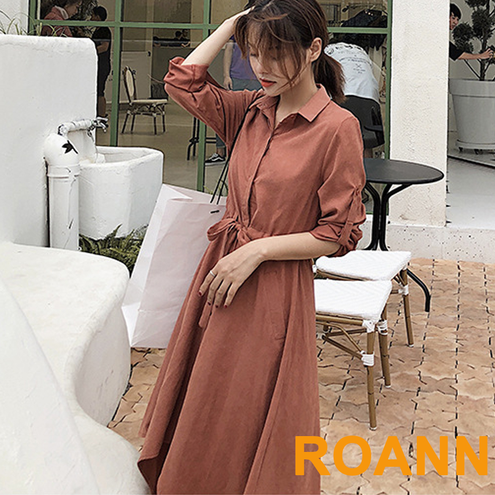 立領皺褶抽繩不規則下擺長袖洋裝 (共二色)-ROANN
