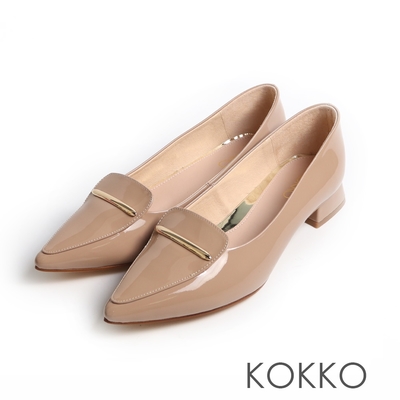 KOKKO簡約金飾扣尖頭低跟漆皮包鞋卡其色