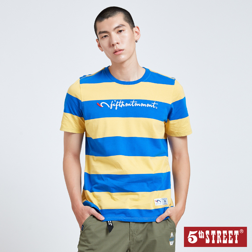 5th STREET 休閒寬條紋LOGO短袖T恤-男-藍黃條
