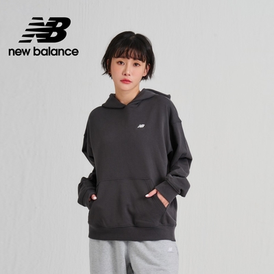 【New Balance】 刺繡NB連帽長袖上衣_女性_墨灰色_AWT33524ACK