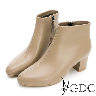 GDC-經典百搭款簡約俐落低跟短靴-卡其