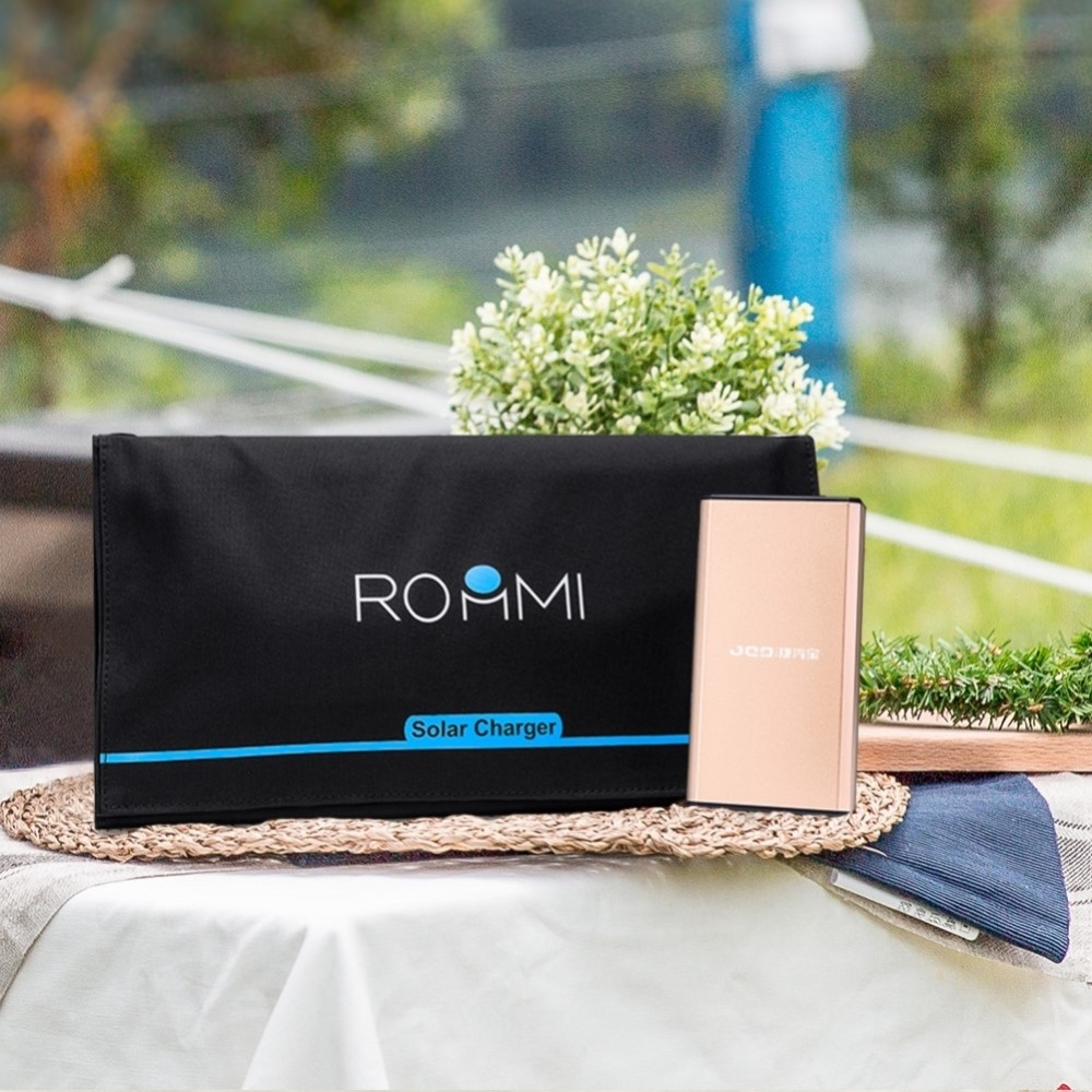 【Roommi】小型汽車急救電源+28W太陽能板