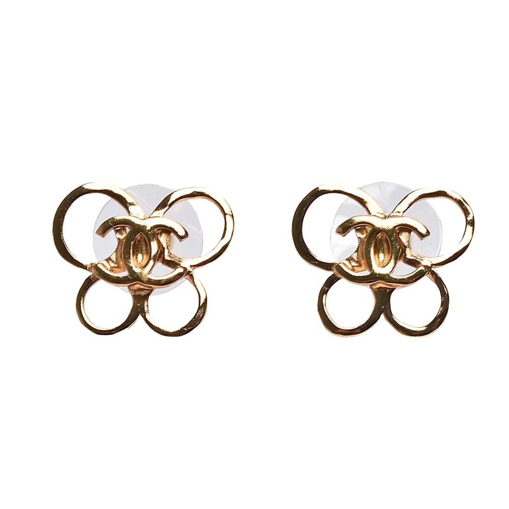 CHANEL 經典簍空雙C LOGO蝴蝶造型穿式耳環(金色)
