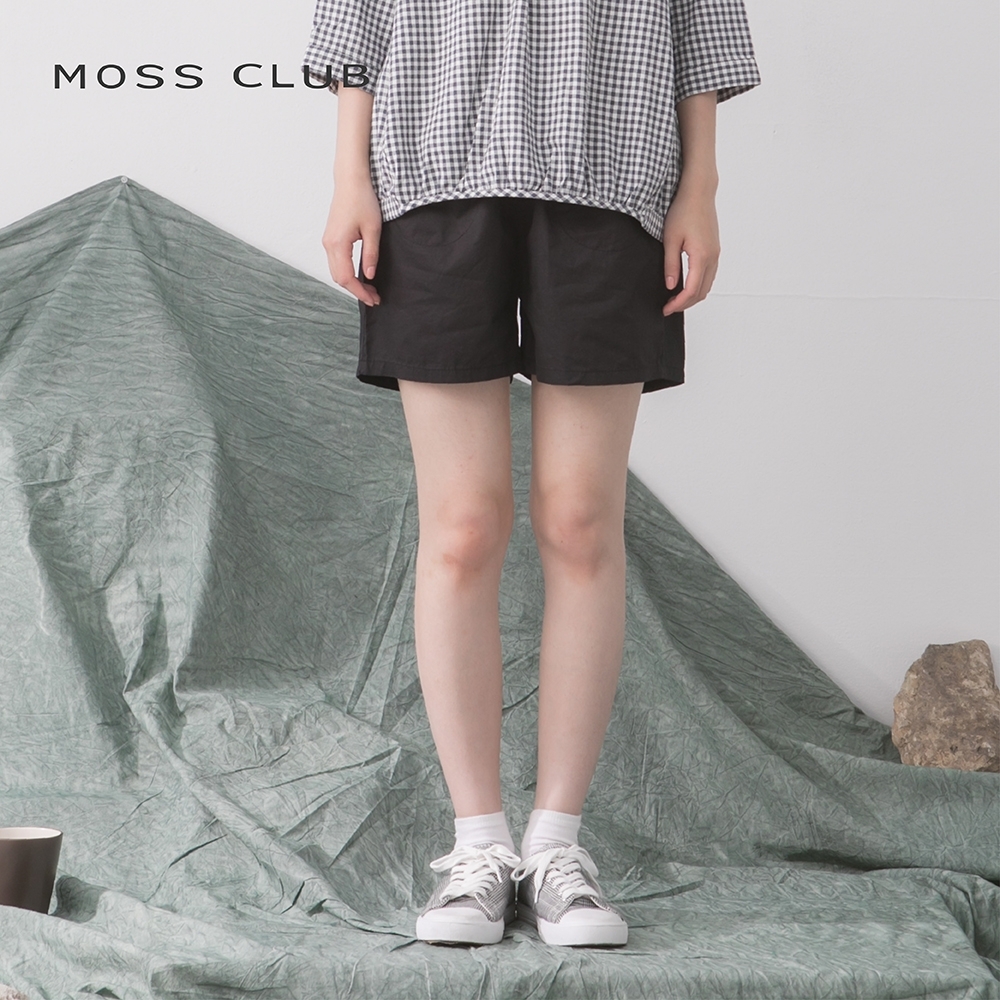 【MOSS CLUB】休閒修身鈕扣裝飾口袋-短褲(黑色)