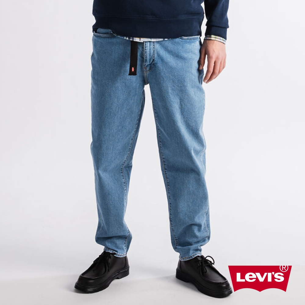 Levis 男款 上寬下窄 562 寬鬆版牛仔褲 淺藍石洗 Logo扣頭腰帶彈性布料