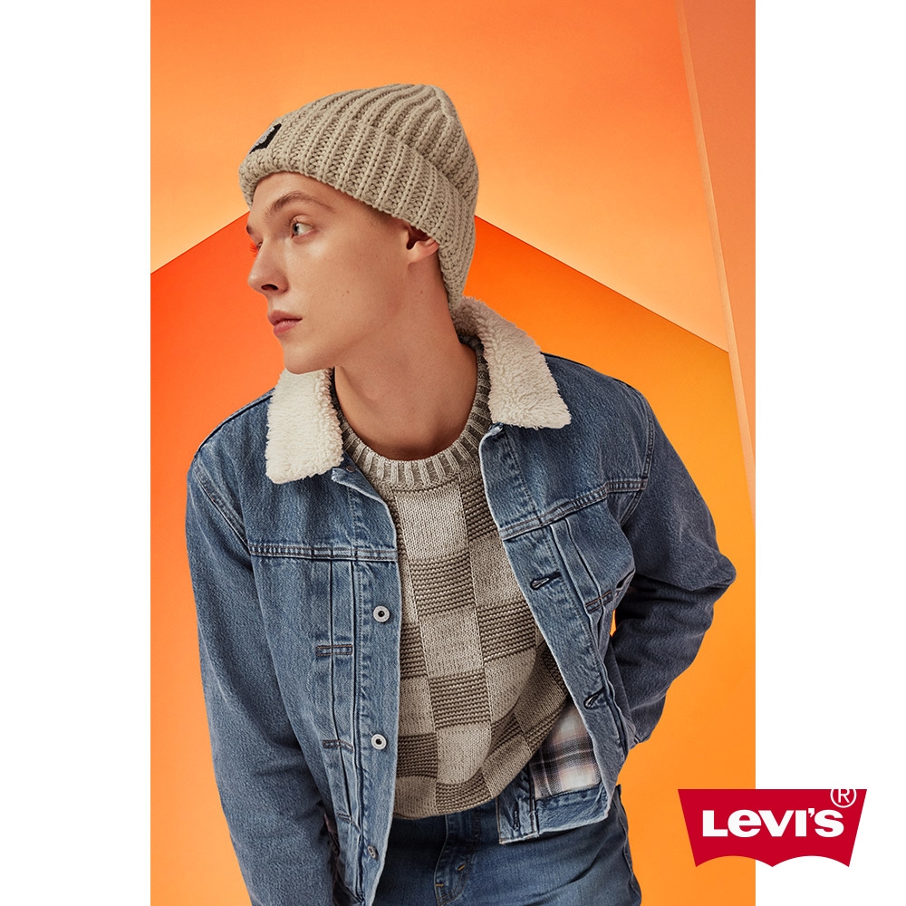 Levis 男款 毛領牛仔外套 / Type1復古寬鬆版型 / 精工輕藍染水洗 / 後調節帶設計