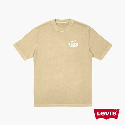 Levis Fresh果漾系列 男款 復古寬鬆版短袖T恤 / 天然染色工藝 沙黃