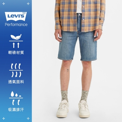 Levis 男款 上寬下窄 405膝上涼感牛仔短褲 / 精工中藍染水洗 / 彈性布料