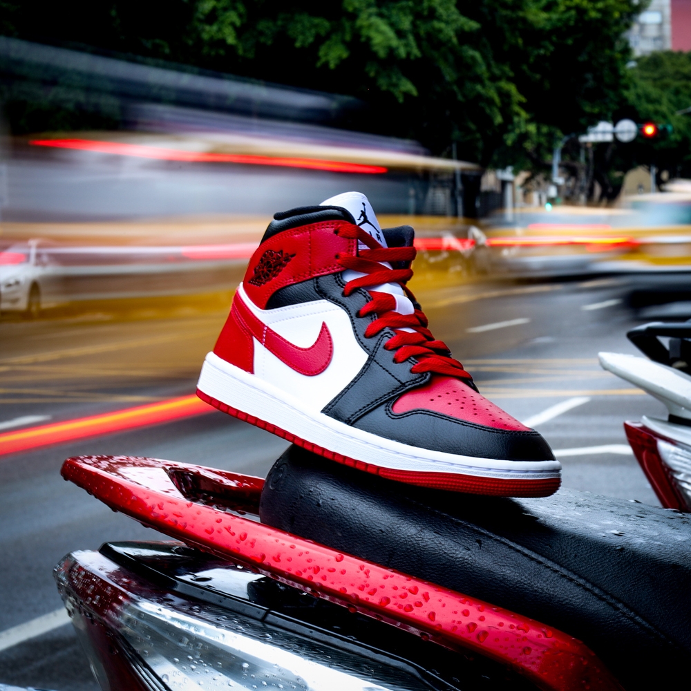 Nike Wmns Air Jordan 1代Mid 女鞋男鞋黑紅Bred Toe 芝加哥AJ1 BQ6472