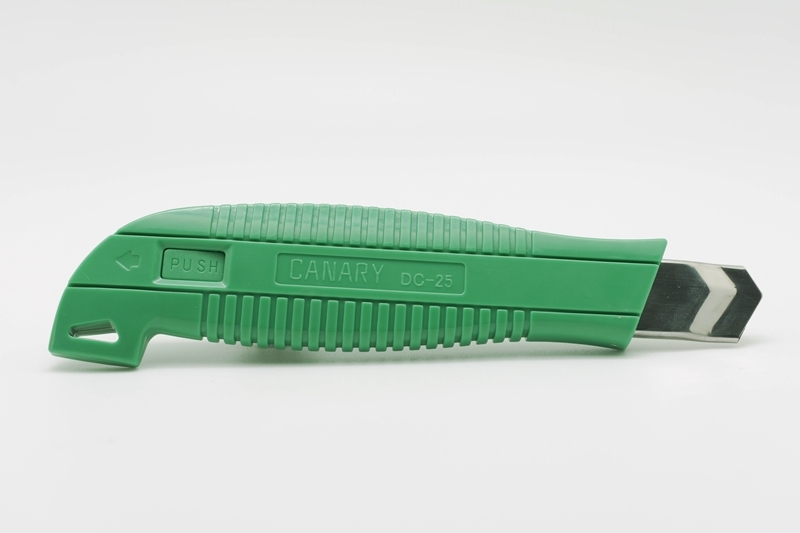 CANARY Heavy Duty Box Cutter Retractable Blade, Safety Corrugated Cardboard  Cutter Knife, Made in JAPAN, Green (DC-25)(USD$7)-EDGE日本刀具