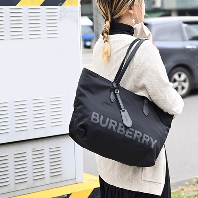 BURBERRY 巴寶莉 品牌logo尼龍拉鍊肩背購物包(黑/中)