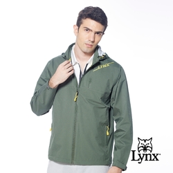 【Lynx Golf】男款防水透濕功能經典山貓印花拉鍊胸袋設計長袖可拆式連帽外套-墨綠色