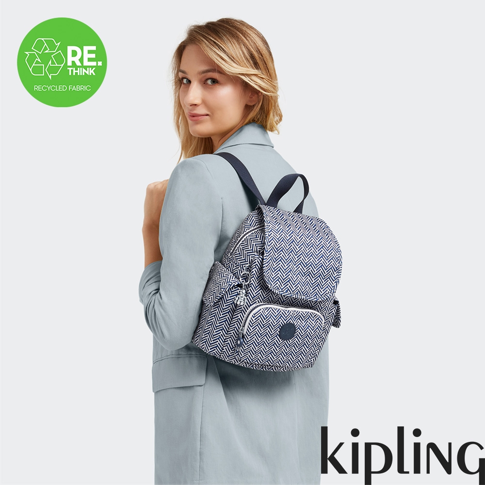 『猴子包』Kipling 藍白交織滿版條紋拉鍊掀蓋後背包-CITY PACK MINI