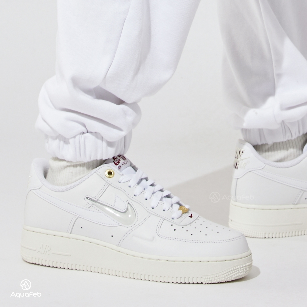 Nike AIR FORCE 1 07 PRM 男鞋白色AF1 雙勾運動休閒鞋DQ7664-100