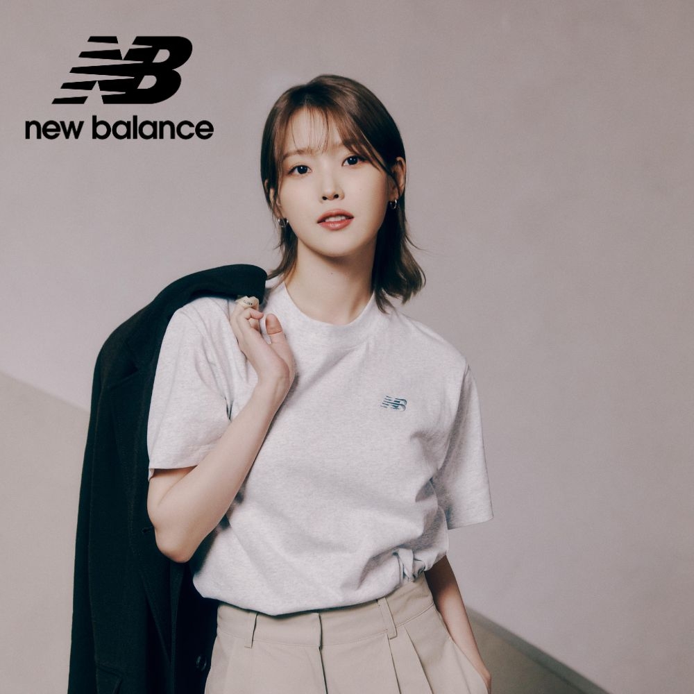 IU著用款【New Balance】 圓領刺繡NB短袖上衣_女性_淺灰色_WT41501AHH