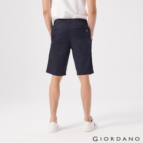 GIORDANO 男裝素色修身百慕達短褲-66 標誌海軍藍