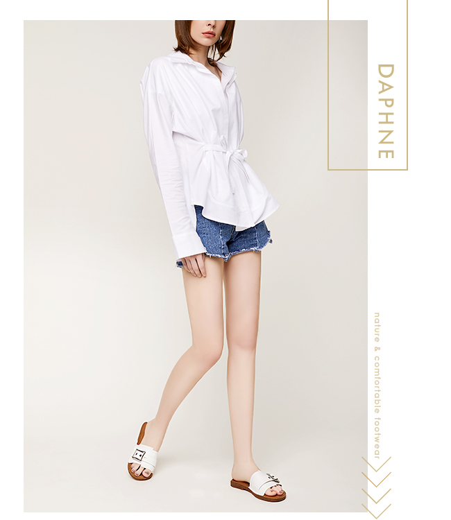 達芙妮DAPHNE 涼鞋-幾何車線拚接皮帶方扣造型舒軟平底拖鞋-白色