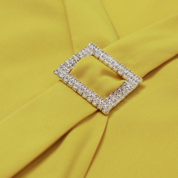 純色鑽環裝飾領帶造型打褶拋袖上衣-OB大尺碼