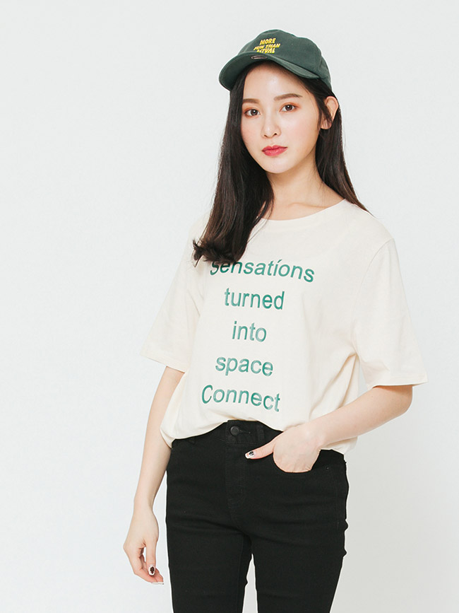 H:CONNECT 韓國品牌 女裝-標語圓領T-shirt-卡其