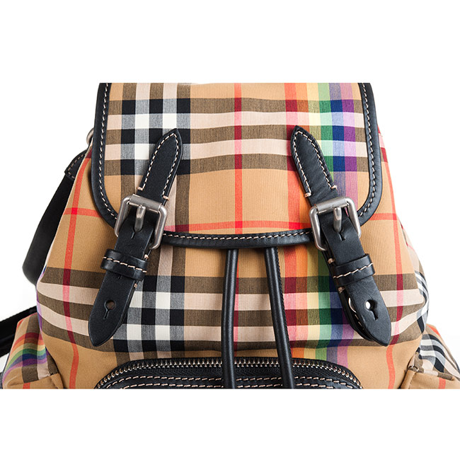 BURBERRY The Rucksack Vintage 格紋小型斜背式軍旅背包(彩虹)