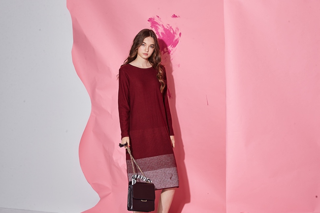 ICHE 衣哲 法式簡約層次印花羊毛針織長版造型洋裝-紅