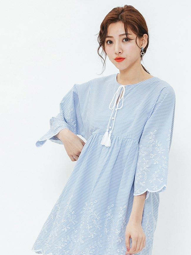 H:CONNECT 韓國品牌 女裝-甜美繡花綁結洋裝-藍
