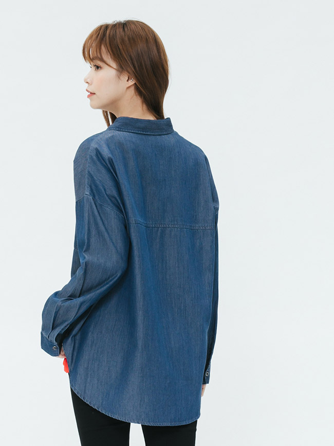 H:CONNECT 韓國品牌 女裝-下擺造型雙口袋襯衫-藍