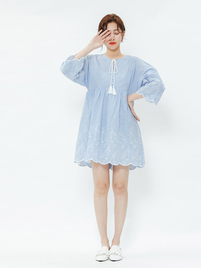 H:CONNECT 韓國品牌 女裝-甜美繡花綁結洋裝-藍