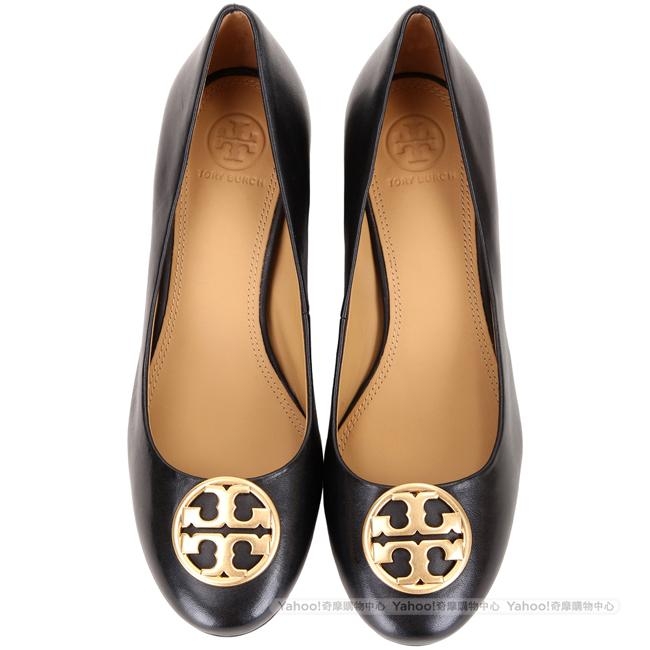 TORY BURCH Chelsea 黃銅標誌納帕牛皮粗跟鞋(黑色)