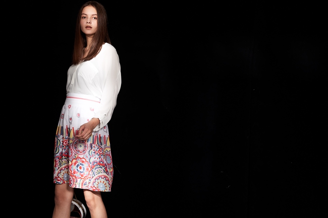 Hana+花木馬 氣質浪漫印花造型短裙-白