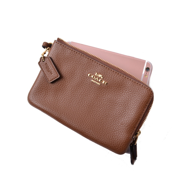 COACH金屬馬車荔枝皮革雙層拉鍊式小手拿包-焦糖棕