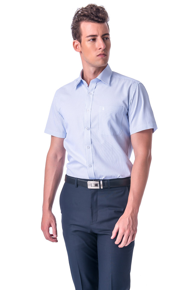 金‧安德森 白底藍條紋窄版短袖襯衫