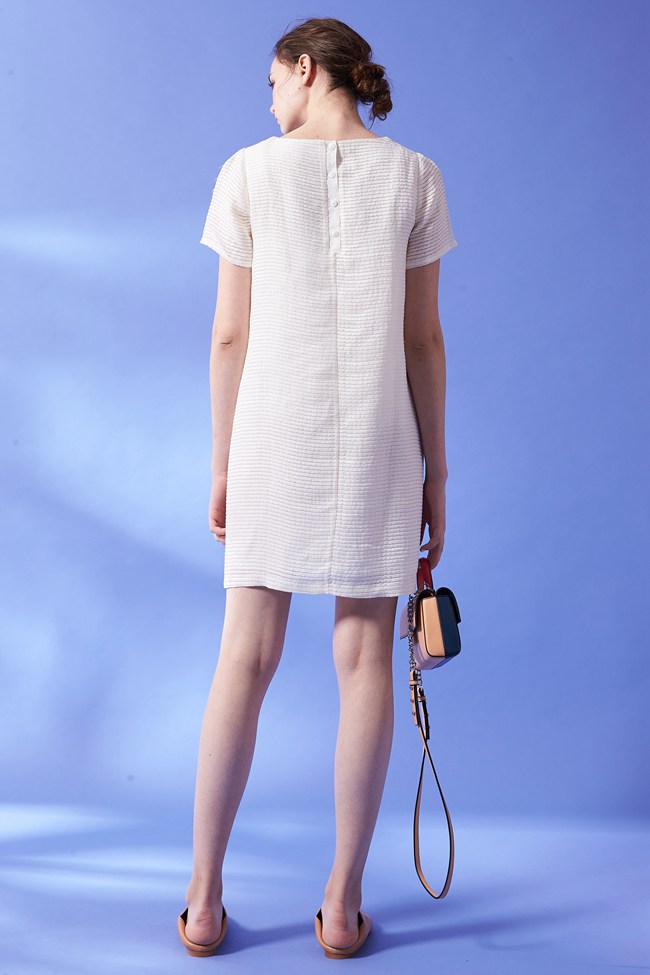 Chaber巧帛 氣質浪漫3D立體質感雕花蕾絲造型洋裝-米白