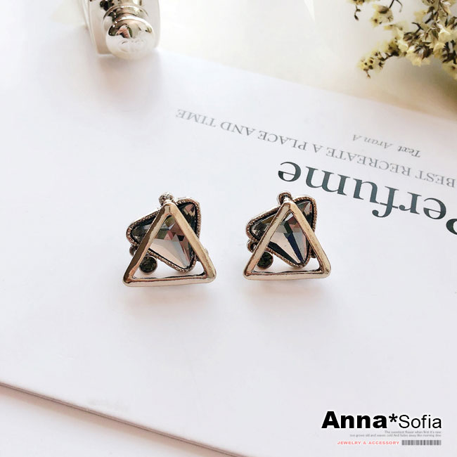 【3件5折】AnnaSofia 三角曜目灰晶 耳針耳環(銀系)