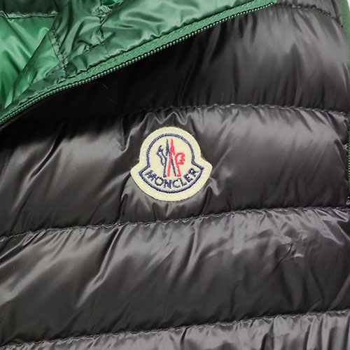 MONCLER MORELLET品牌經典羽絨車縫連帽背心(黑/綠)