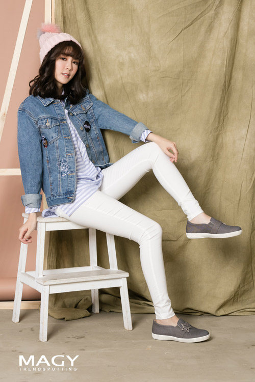 MAGY 舒適樂活 星星水鑽飾扣牛皮休閒平底鞋-黑色