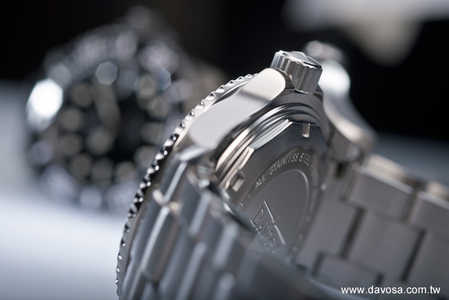 DAVOSA Black Ternos DLC金剛石黑碳陶瓷200米潛水腕錶-40mm