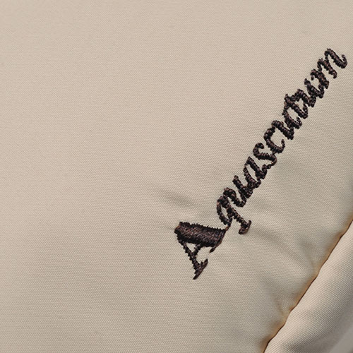 Aquascutum 刺繡字母LOGO品牌格紋造型吊飾刺繡手提包(卡其色)