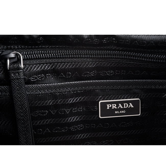 PRADA 新款經典尼龍銀鉚釘紅色皮帶釦雙口袋大型後背包 (黑色)