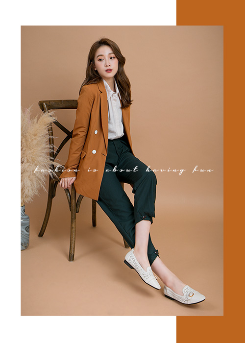 TAS 幾何沖孔金屬皮帶扣尖頭樂福鞋-清感米